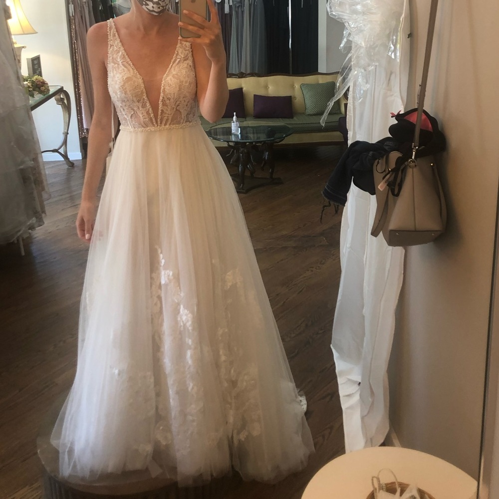 Never Worn Wedding Dress!